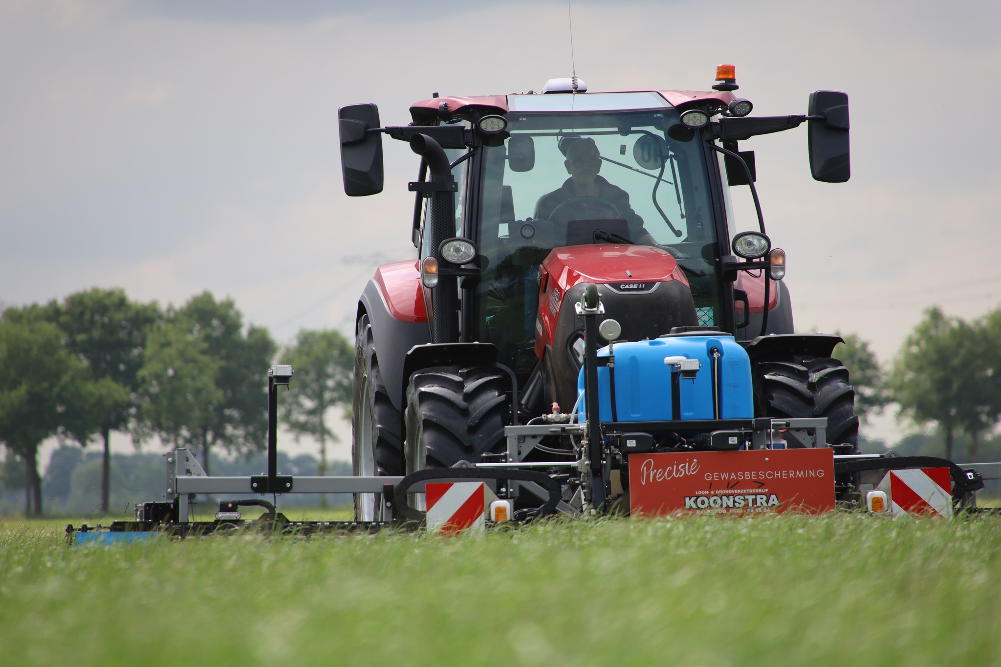 Koonstra spotsprayen Koonstra spotsprayen