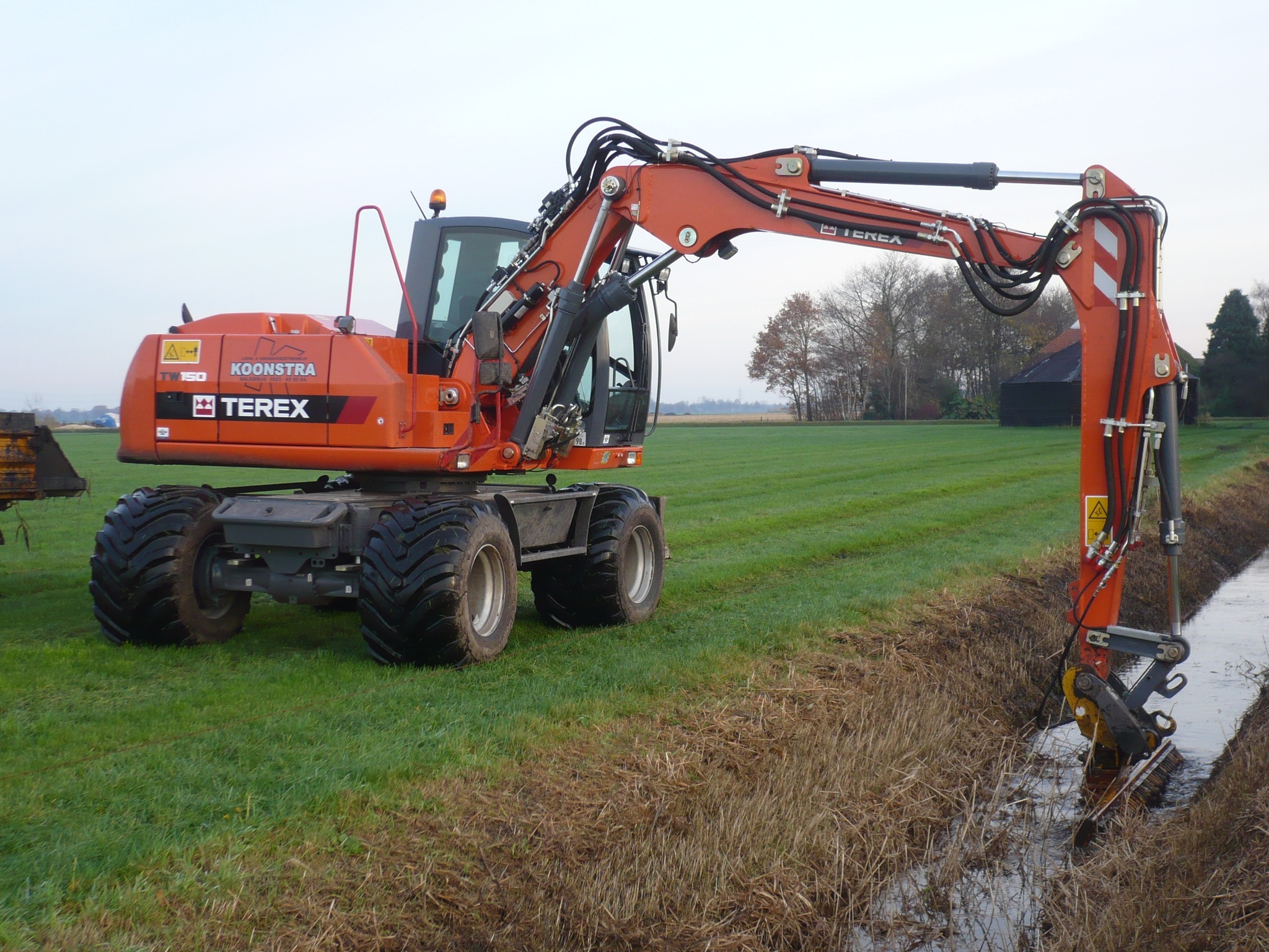 Koonstra, Slootonderhoud: essentieel voor een goede waterhuishouding Koonstra, Slootonderhoud: essentieel voor een goede waterhuishouding